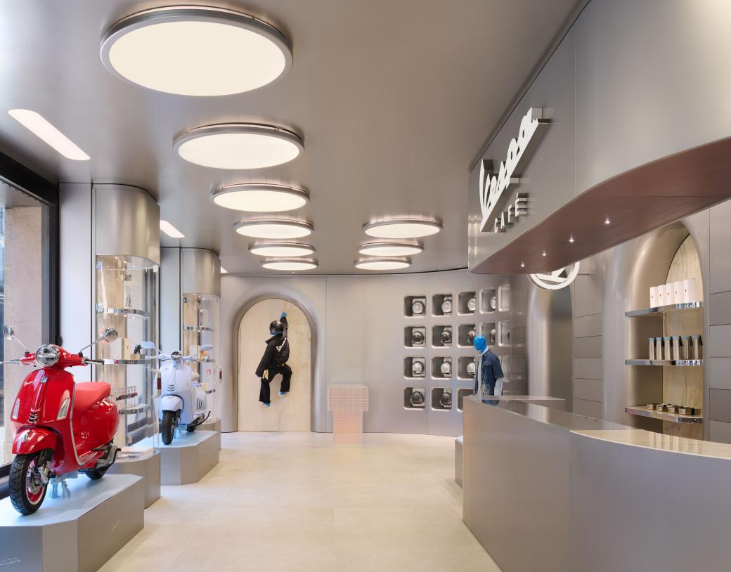 VESPA INAUGURE VESPA THE EMPTY SPACE LORS DE LA FASHION WEEK DE MILAN