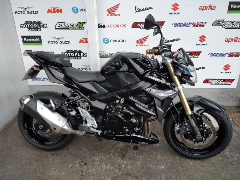 SUZUKI GSR 750